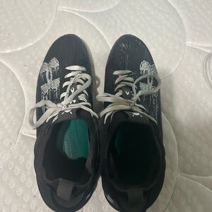 Under Armour Blur Smoke Size 14 (White Laces!)